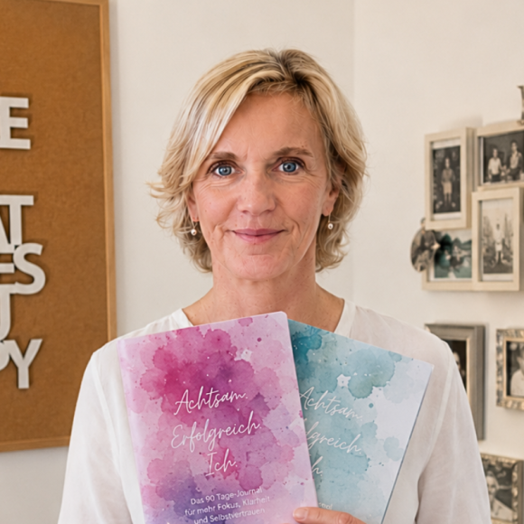 Renate mit den Journals